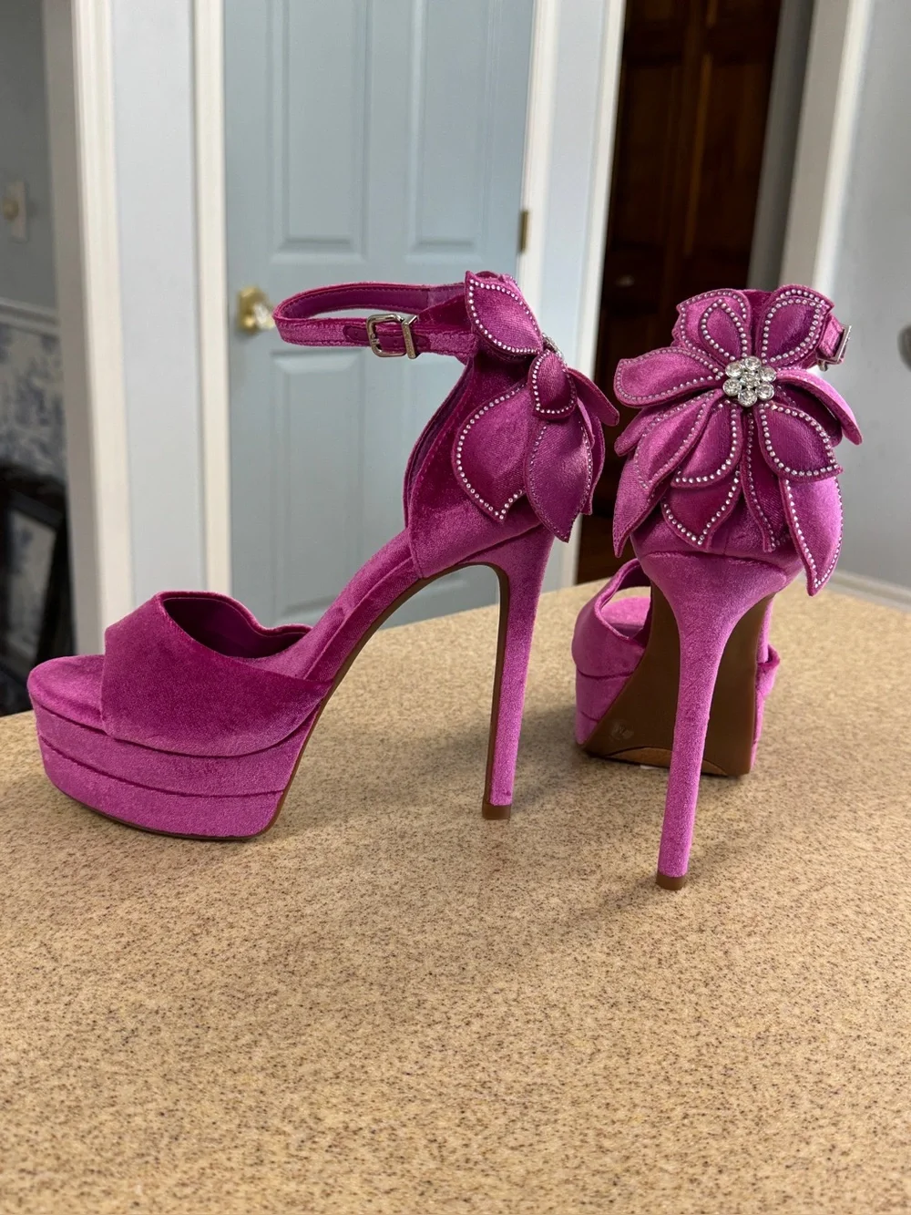 Gianni Bini Berry Pink Velvet Flower Rhinestone Ultra Platform Heels Sandals 7